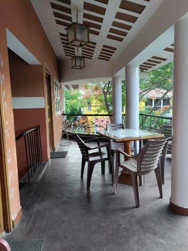 Inn Pondiville Forest Retreat - 발코니/테라스