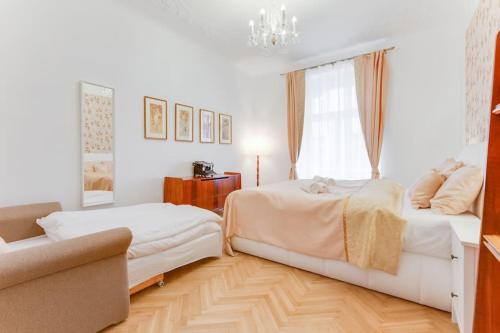 Prague Days - Three-bedroom Apartment with Balcony - image 2