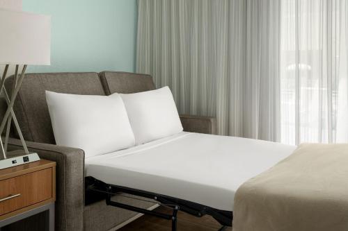 King Room with Pool Access image 2