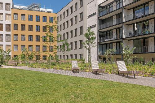 Studio Apartment with Balcony image 7