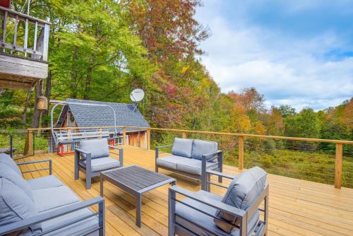 Storybook Stratton House: 3 Mi to Mount Snow! in Stratton (VT)