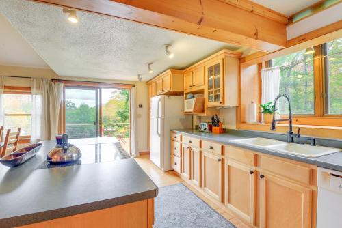 Storybook Stratton House: 3 Mi to Mount Snow! in Stratton (VT)