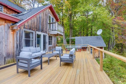 Storybook Stratton House: 3 Mi to Mount Snow! in Stratton (VT)