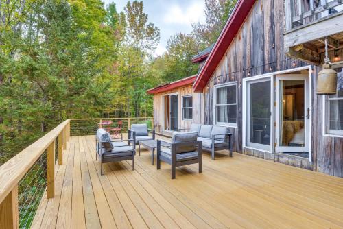 Storybook Stratton House: 3 Mi to Mount Snow! in Stratton (VT)