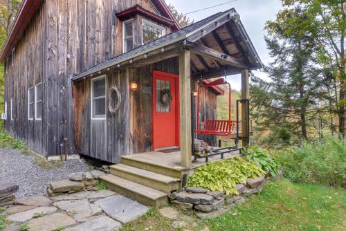 Storybook Stratton House: 3 Mi to Mount Snow! in Stratton (VT)