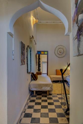 Riad Elaissi Riad Elaissi