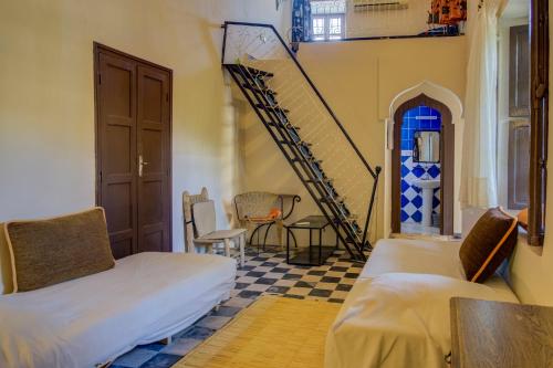 Riad Elaissi Riad Elaissi