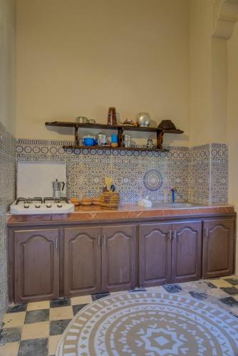 Riad Elaissi Riad Elaissi