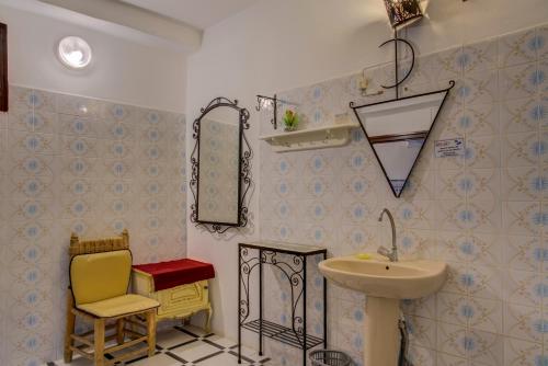 Riad Elaissi Riad Elaissi