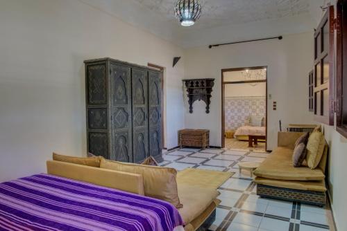 Riad Elaissi Riad Elaissi