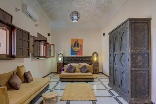 Riad Elaissi Riad Elaissi