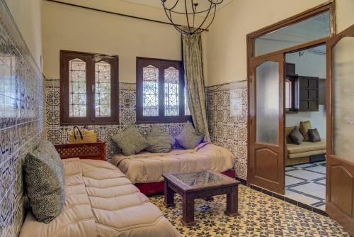 Riad Elaissi Riad Elaissi