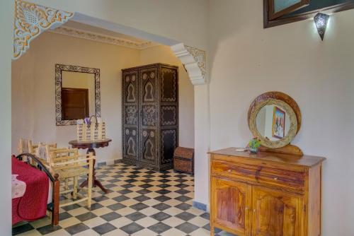 Riad Elaissi Riad Elaissi