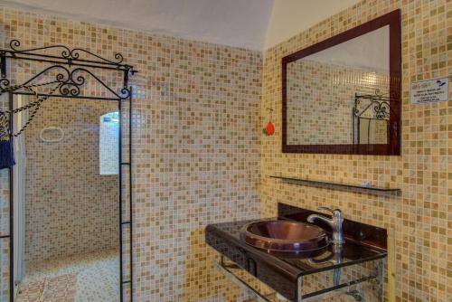 Riad Elaissi Riad Elaissi