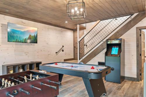 Whiskey Falls Retreat in Sevierville, USA