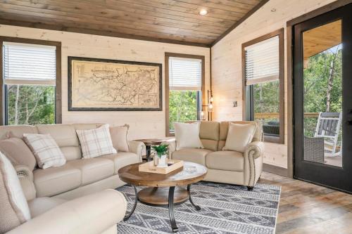 Whiskey Falls Retreat in Sevierville, USA