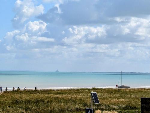 Duplex sur la Baie in Saint Benoit Des Ondes