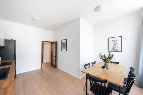 Spacious Luxury Old Town 2BR Retreat - main image