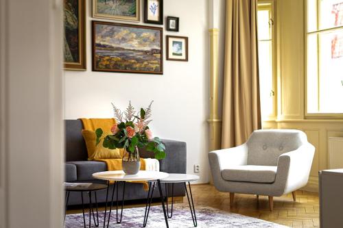 Prague Days - One-bedroom Apartment with Workspace in the Old Town - image 3