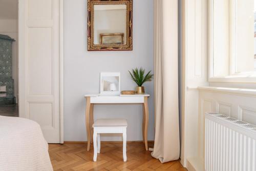 Prague Days - One-bedroom Apartment with Workspace in the Old Town - image 10