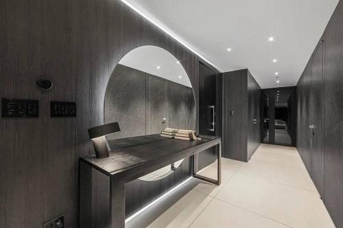 2 Story Villa in Upper Ditmars Astoria Queens in Steinway, USA