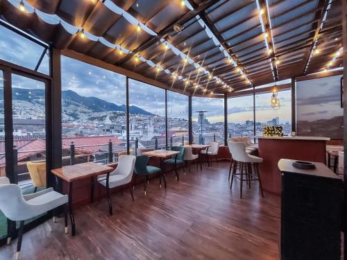 Étterem, Hotel & Rooftop King Experience by David in San Marcos