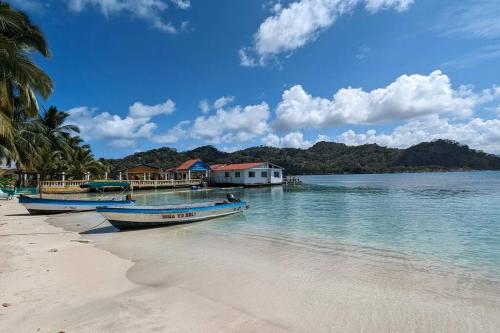 Casa de Playa la Perfecta a 10 metros de la playa in Isla Grande