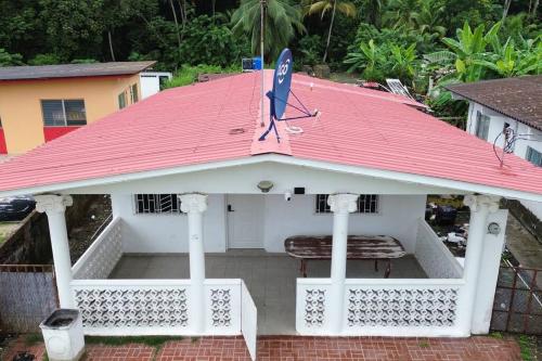 Casa de Playa la Perfecta a 10 metros de la playa in Isla Grande
