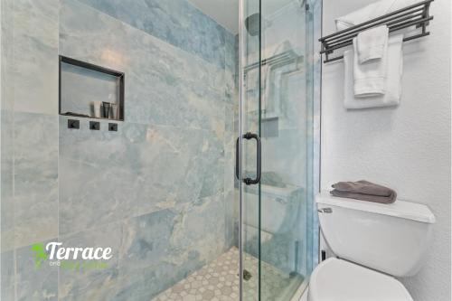 TerraceOn8 Key Lime - Private Terrace with Perfect View, Kitchen near Universal & OCCC in Orlando, USA