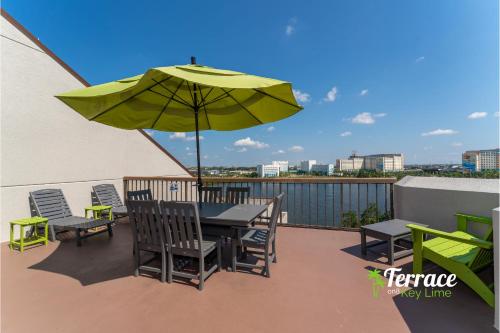 TerraceOn8 Key Lime - Private Terrace with Perfect View, Kitchen near Universal & OCCC in Orlando, USA
