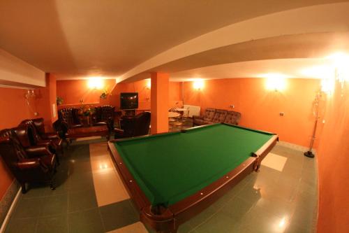 Hotel Daisy Budget - image 2
