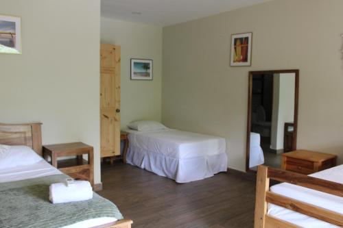 1 double bed, 2 twin beds