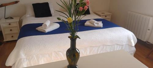 Apartment with one bedroom in Galway with wonderful city view balcony and WiFi 1 km from the beach - image 5