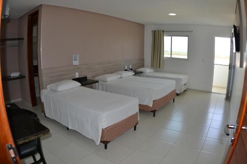 1 double bed, 2 twin beds