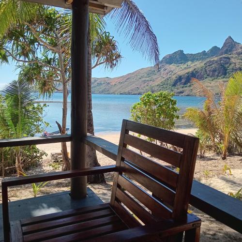 Maika beachside homestay in เกาะวายา