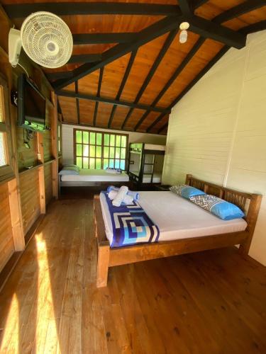 1 double bed, 1 twin bed, 1 bunk bed