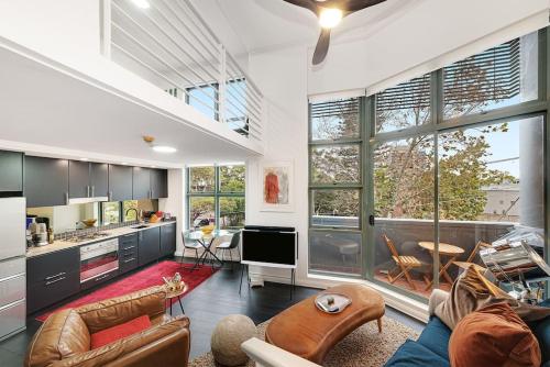GA102 Cremorne Chic Contemporary & Convenient