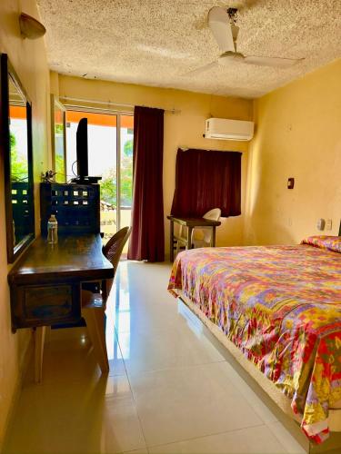 Hotel Zihuatanejo Centro – Zihuatanejo, KY