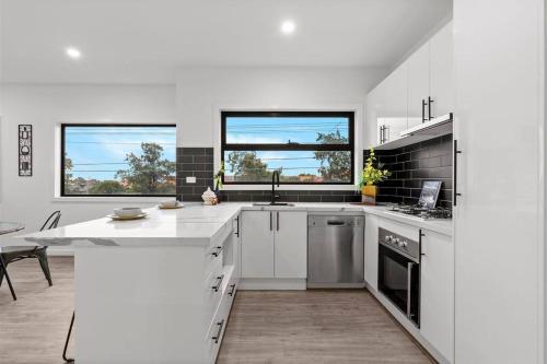 Long-Term Stays-2BR Townhouse on Bell Street, Preston, Central & Near Tram, pets welcome in Preston