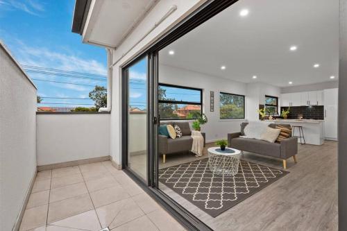 Long-Term Stays-2BR Townhouse on Bell Street, Preston, Central & Near Tram, pets welcome in Preston