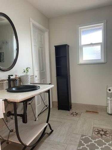 Cheerful exclusively whole house 3bedroom 3bath in Surrey, Canada