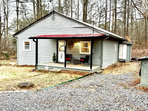 Ranch cave in Fairburn, USA