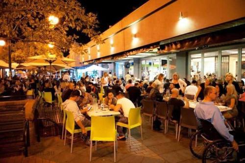 Family Oasis Walking distance to Chadstone SC in 歐克雷
