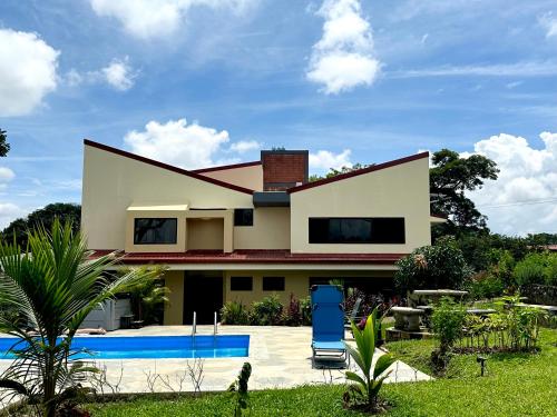 Exterior view, Casa Marigold in La Mandarina