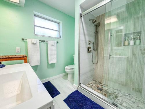 Sunrise Delight Pet-friendly, 2-min Walk To Beach in Hollywood, USA