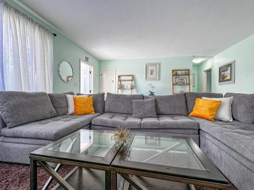 Sunrise Delight Pet-friendly, 2-min Walk To Beach in Hollywood, USA