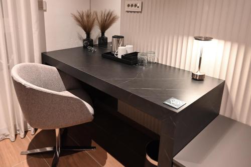 Family Room image 4