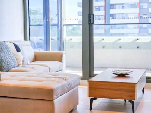 Walk To Shopping & University Premium Apartment