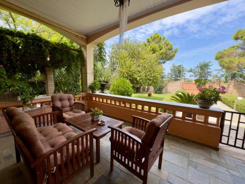 บริการและสิ่งอำนวยความสะดวก, Evilion Ktima Argyropoulou in ปีร์กอส