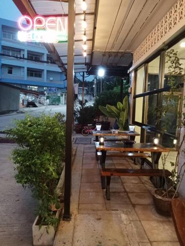 수랏타니 โรงแรมควีนส์ (Queen) 4성급 호텔 전망